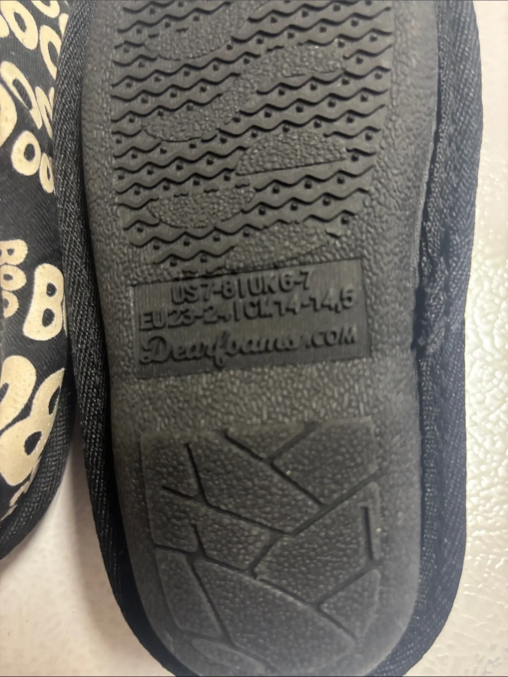 NWOT dearfoams Deluxe Black and Cream Halloween Boo' Slippers